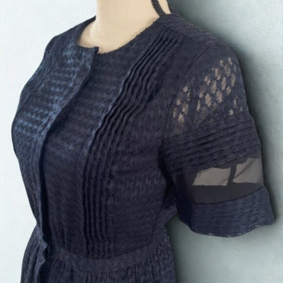 Banana Republic Textured Fit & Flare Dress - Size 0 - EUC - Full Skirt Mesh Navy - Picture 3 of 7